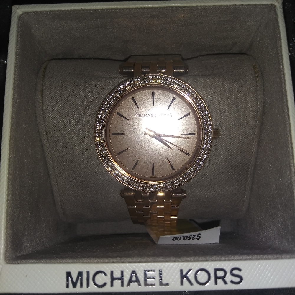 Michael Kors Watch New With Tags 250 gold
